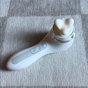 Clarisonic Smart Profile Uplift 2-in-1 Skin Cleansing & Micro-Firming Massage